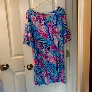 EUC Lilly Pulitzer bell sleeve dress size small. Worn once.